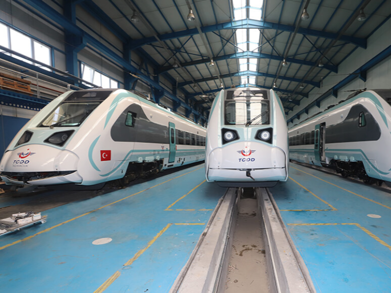 MİLLİ ELEKTRİKLİ TRENİN 3. SETİ RAYLARA ÇIKTI